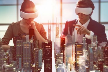 Students Prep for Business World with Virtual Reality
